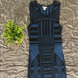 worn once, stretches.